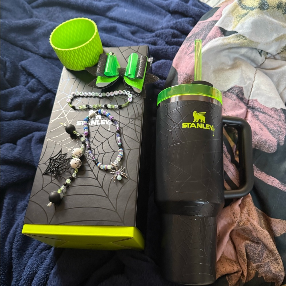 Glow web stanley with accessories